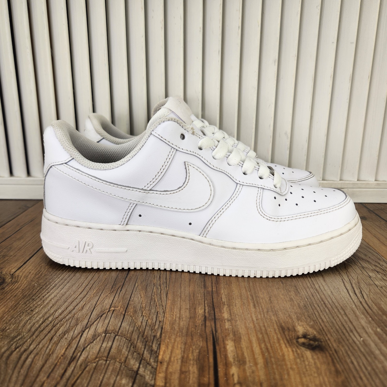Nike Air Force 1 ’07 Triple White Shoes Womens Sz 8 Leather Sneakers DD8959-100