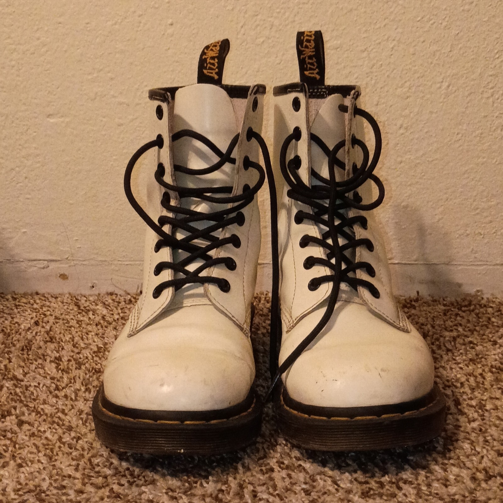 Dr. Martens 11821 White Leather Lace-Up Ankle Combat Boots Women’s US 9