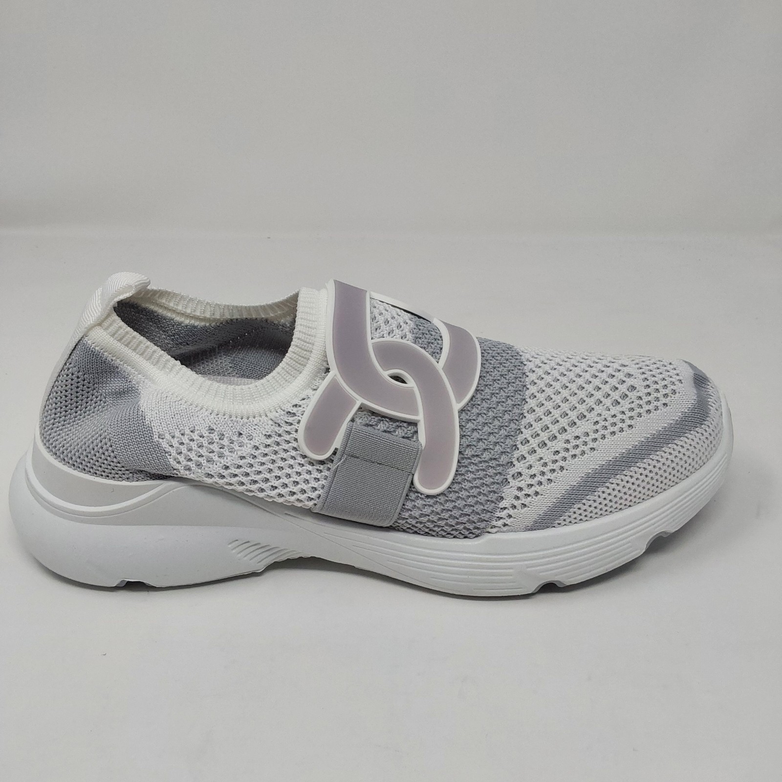 Womens White Gray Knit Slip On Sneakers Chain Accent Shoes EU 37 US 6.5