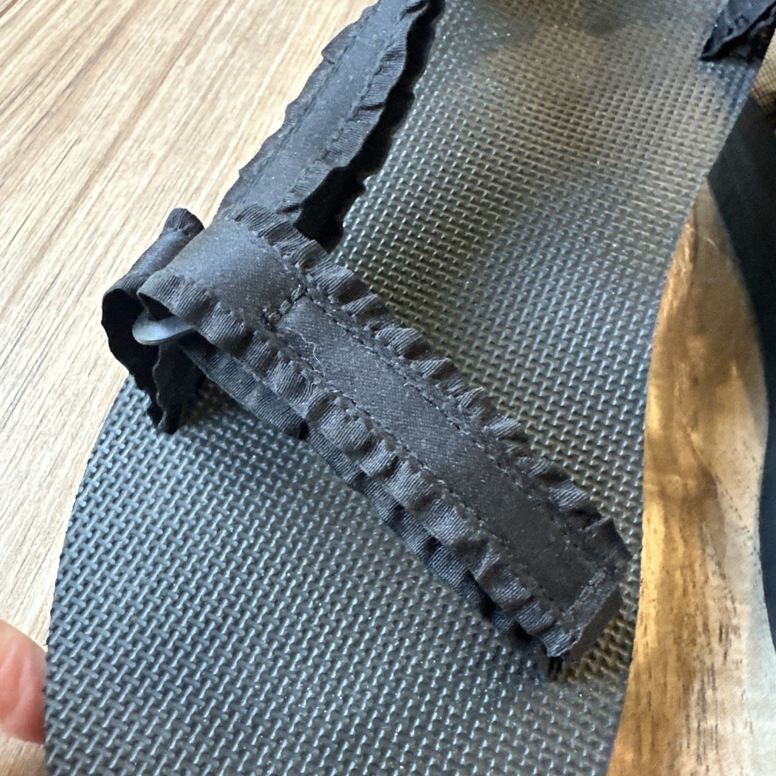 Teva Midform Universal Adorn Ruffle black sandals Women’s Size 9 EUC rare HTF