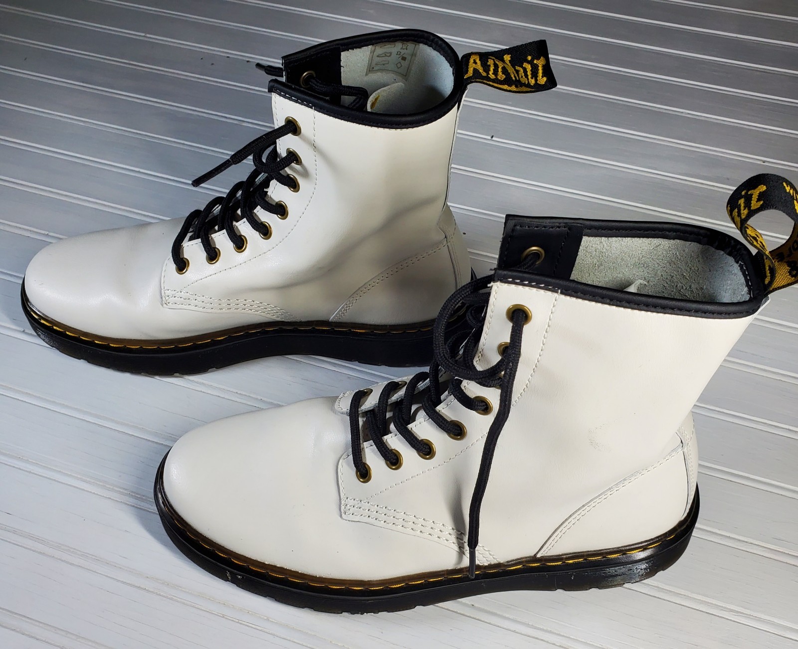 Dr. Martens Zavala Women’s 8 White Leather 8-Eye Combat Boots Grunge Punk
