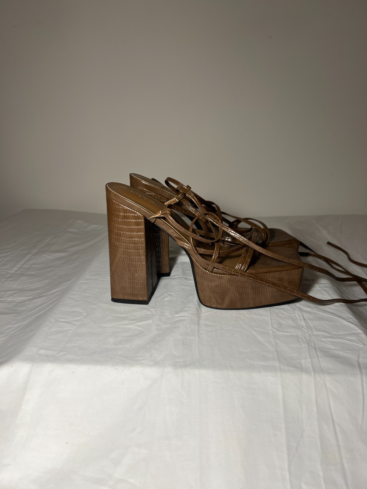 Forever 21 Women’s 8.5 Brown Strappy Crocodile Embossed Block Platform Heel