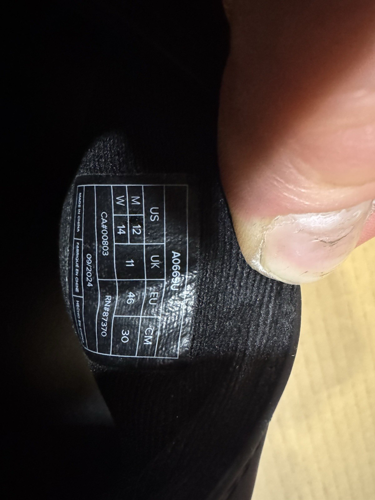 Alo Yoga Black Slides – Men’s US 12 / Women’s US 14