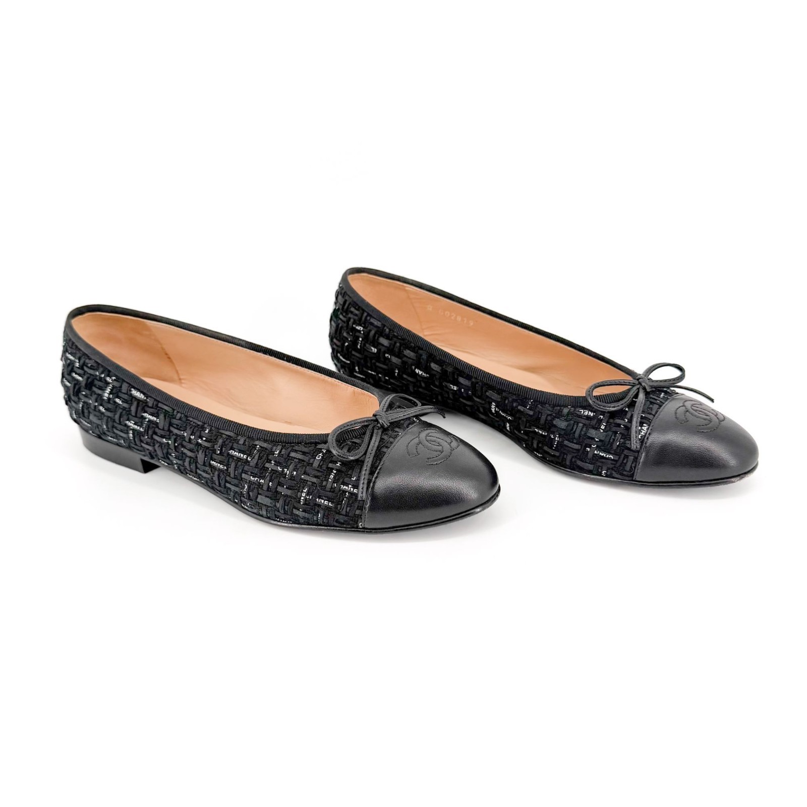 Chanel CC Cap Toe Logo Tweed Ballet Flats Black Leather Size 37 US 6-7 Women’s