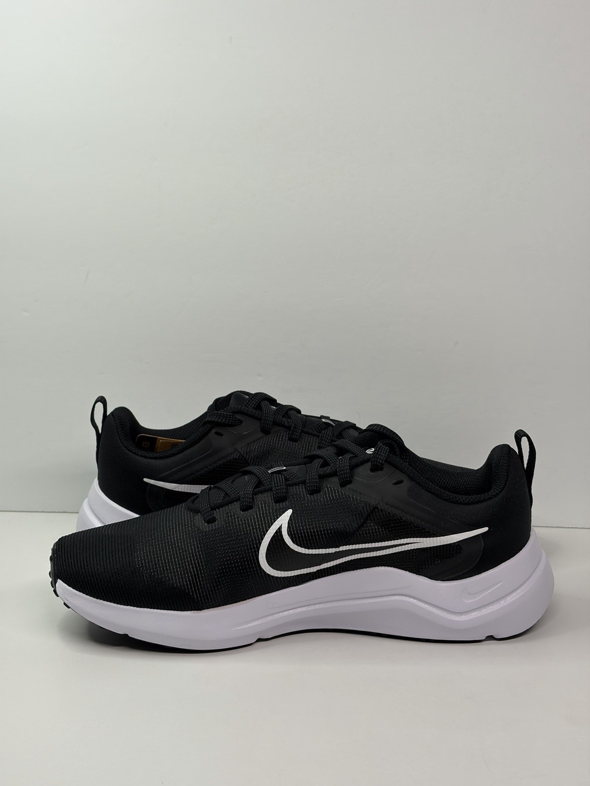 Nike Downshifter 12 Black White Workout Running Shoe DD9294-001 Women’s 8 – 9