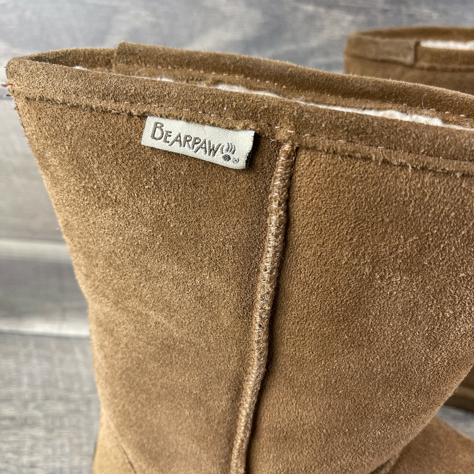 Bearpaw Emma Short 608W Women’s Tan Suede Sheepskin Wool Lined Boots Size US 10