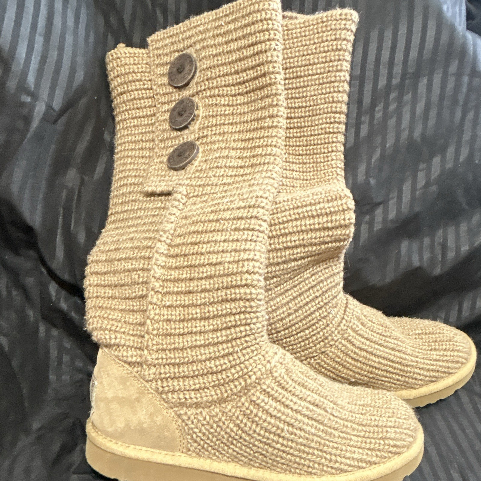UGG Classic Cardy Women’s Knit Button Mid-Calf Boots Beige US 7 EU 38