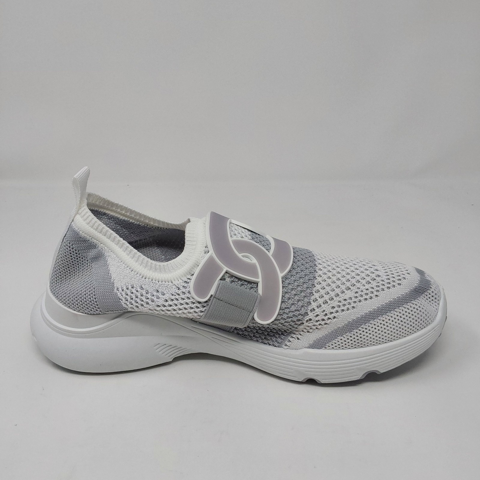 Womens White Gray Knit Slip On Sneakers Chain Accent Shoes EU 37 US 6.5