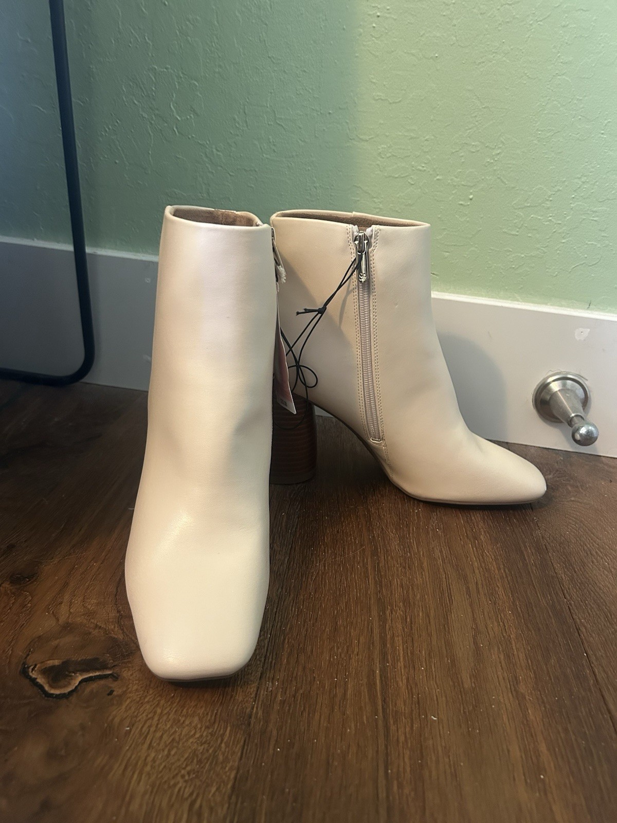 Sam & Libby Women’s Size 10 Carlson Vanilla Ankle Boot Chunky Round High Heel