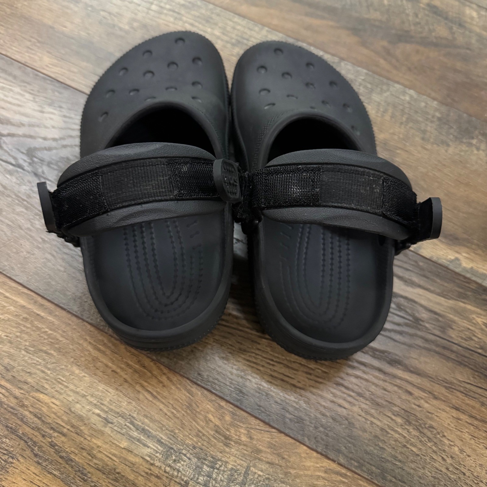 Crocs Classic Work Clogs Black Slip Resistant Enclosed Toe Womens 6 Workwear