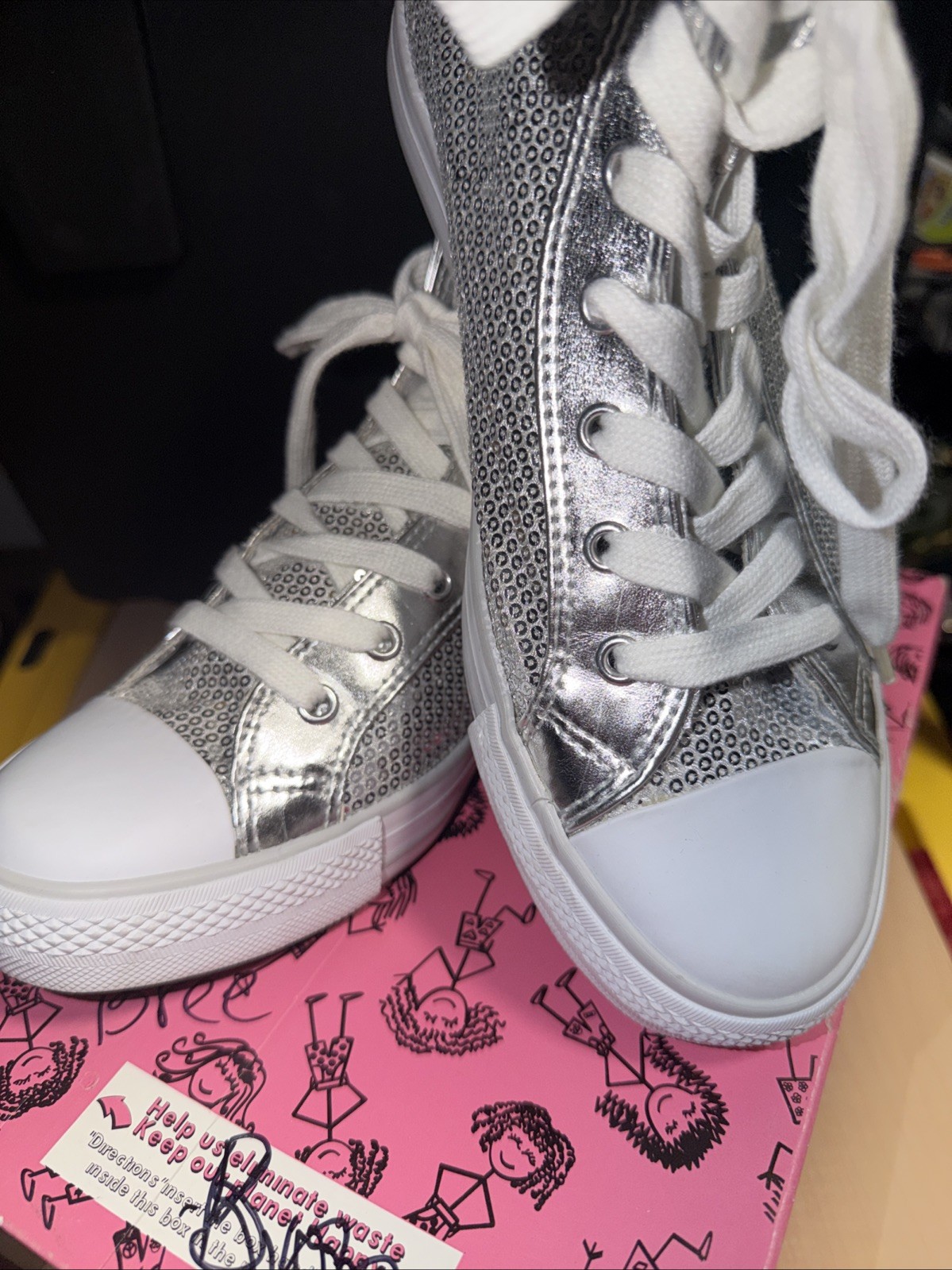 Gotta Flurt Women’s Size 9M Sequin Sneakers Shoes Lace Up, Silver & White, EUC