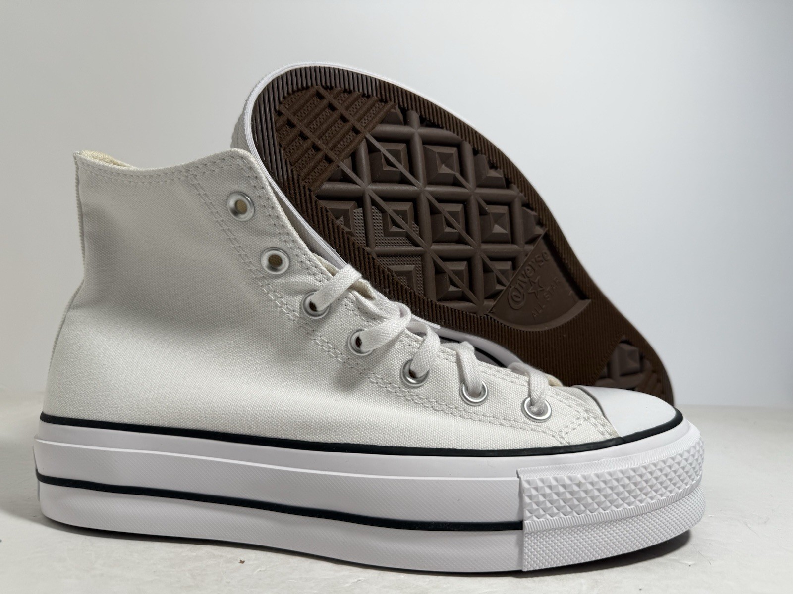 Converse Chuck Taylor All Star Lift Hi White Canvas Shoes 560846C – Size 8-10 US