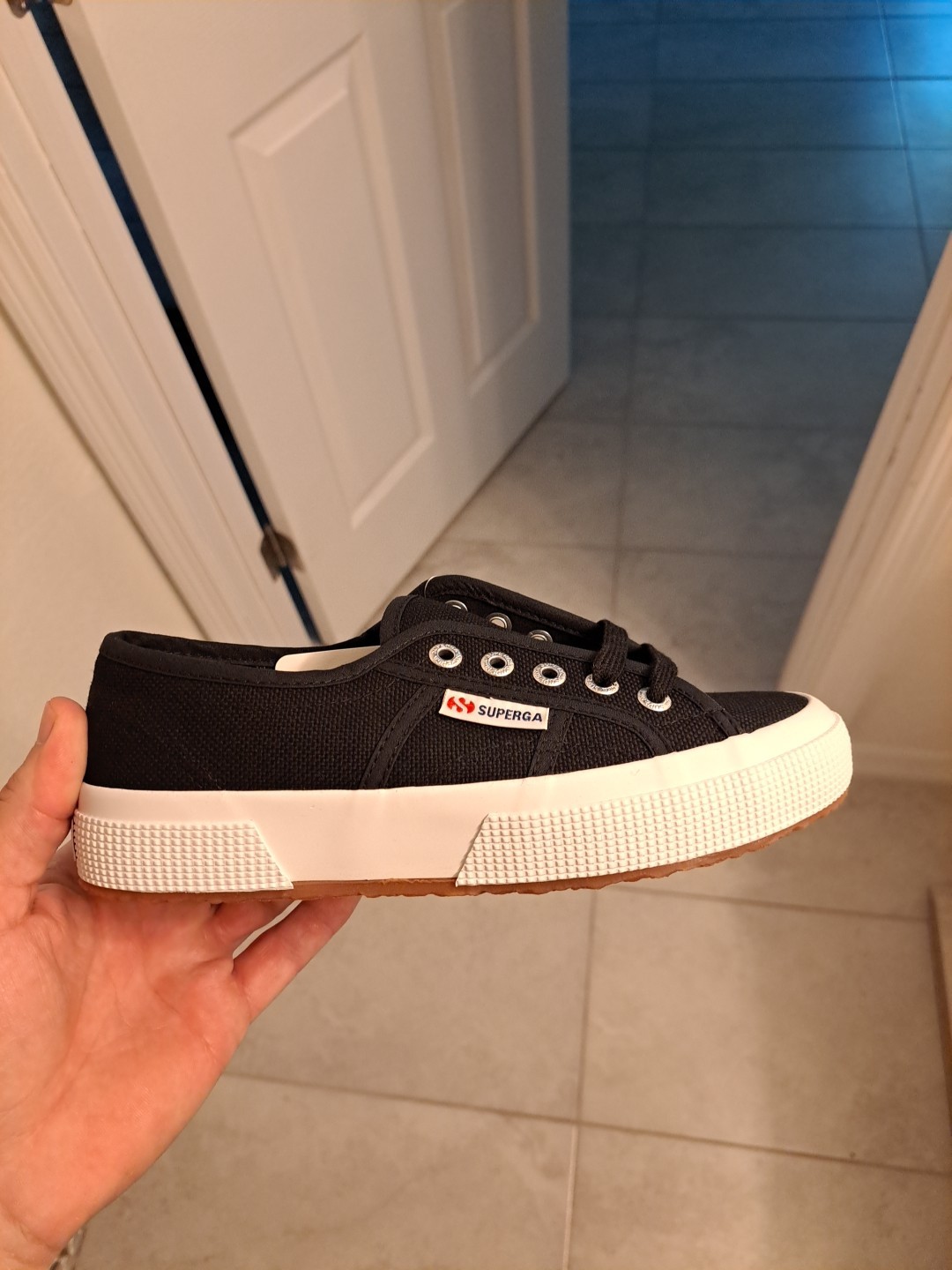 Womens Size 5 Men’s Size 3.5 Superga Black And White Italian Sneakers Brand New