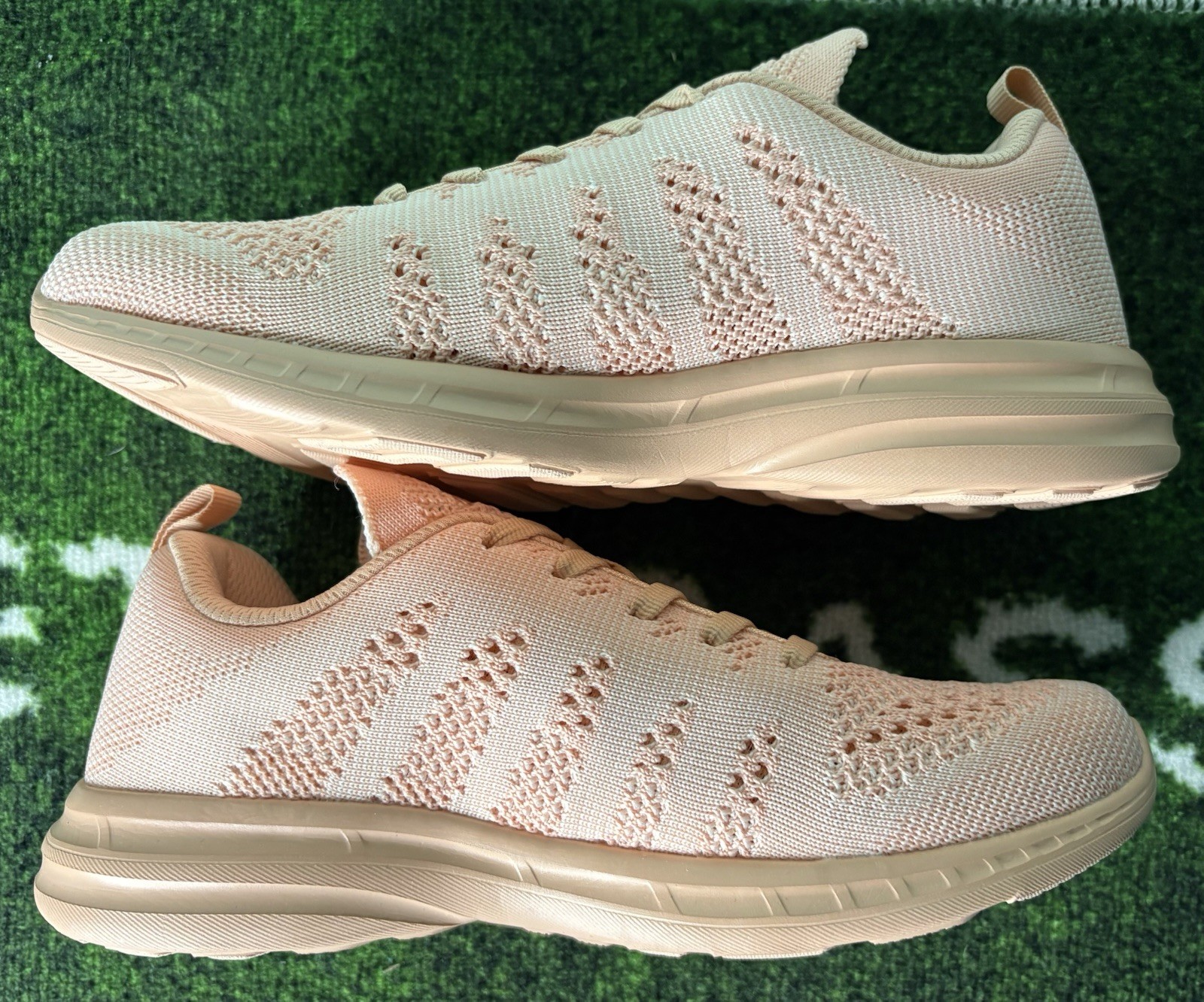US Women’s 7 – APL Techloom Pro “Blush” 22002, ALO Yoga