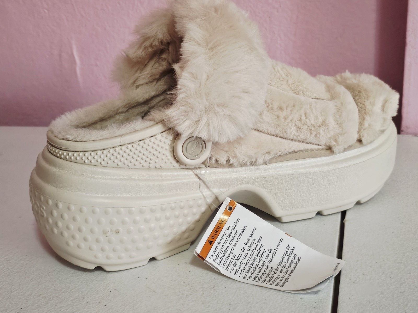 CROCS Women’s Stomp Platform Faux Fur Quilted Clogs in Stucco Tan Sz 8