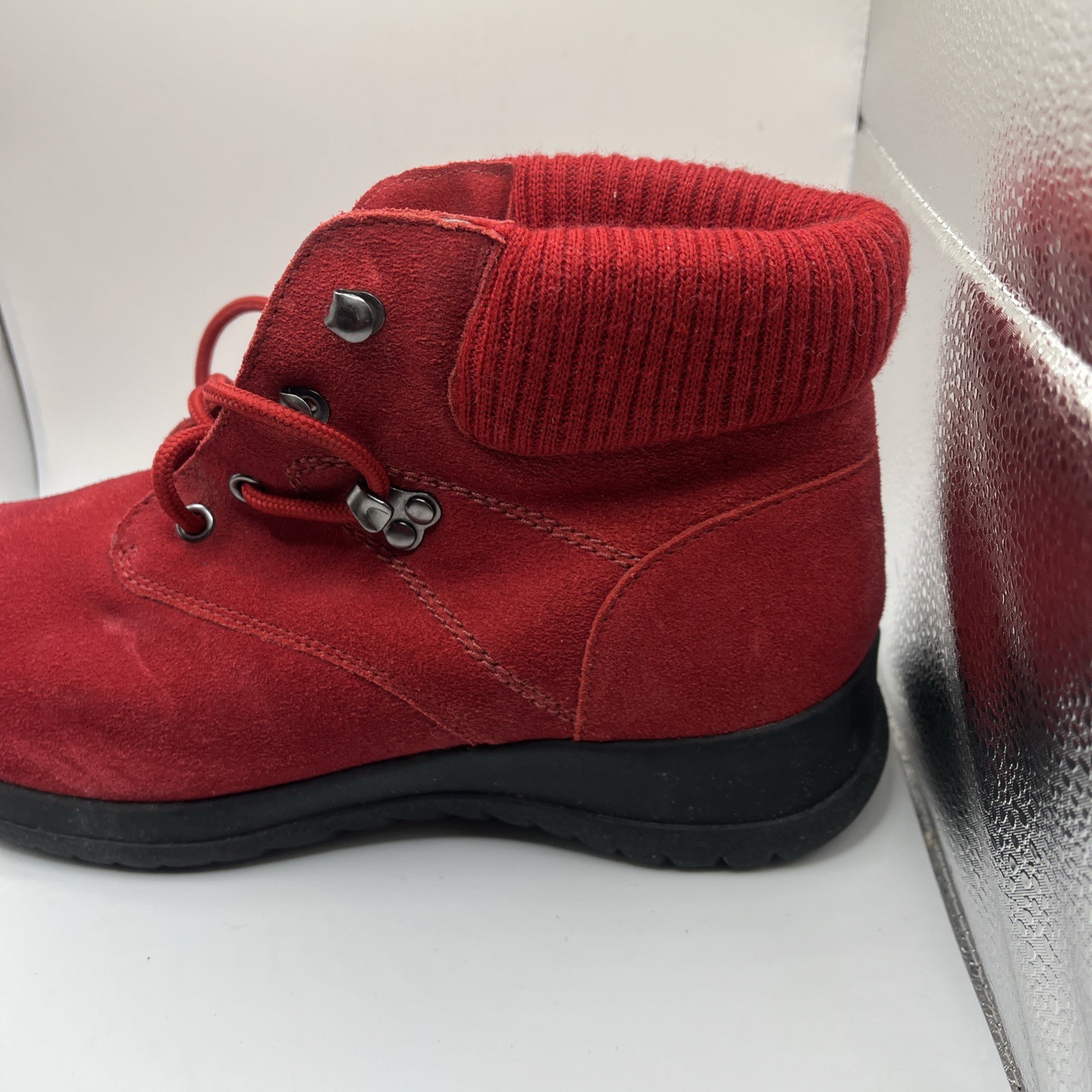 Wanderlust Boston Red Suede Women’s Size 10Boots #183276 eyelet and hook lace up