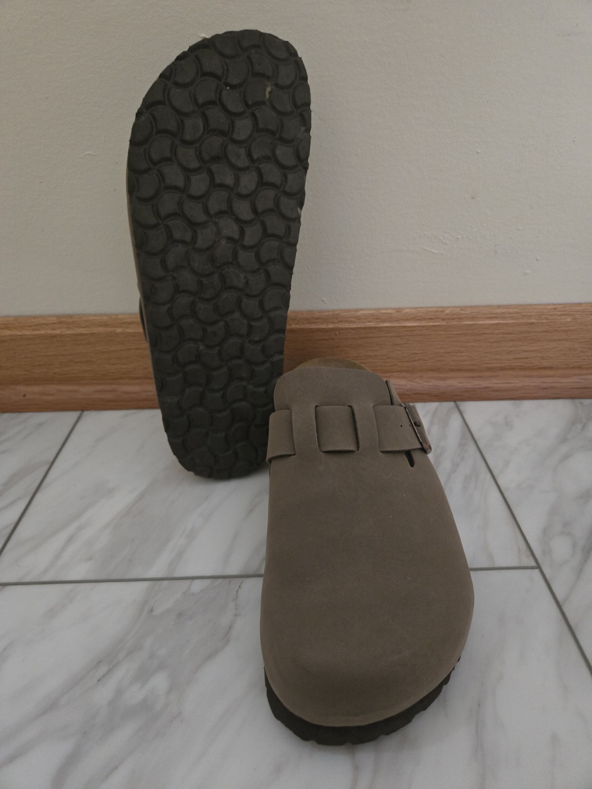 Cushionaire Hana Women’s Clogs | Comfortable Vegan Suede Clogs for Women Sz 9M