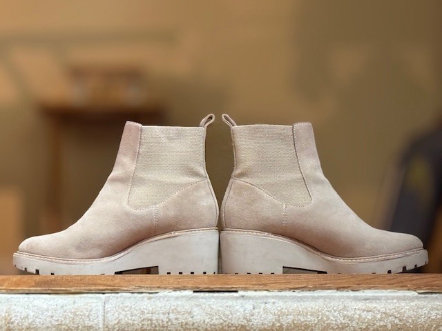 Dolce Vita Booties | Tan Suede | Pull Up | Rubber Platform Sole | Size 7