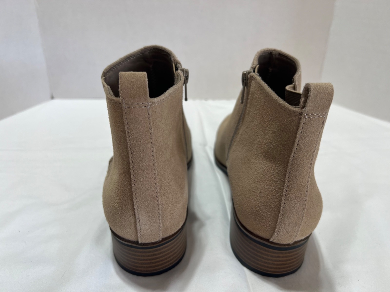 Womens White Mountain Ankle Boot, size 10M, Beige, Suede Upper, side zipper.
