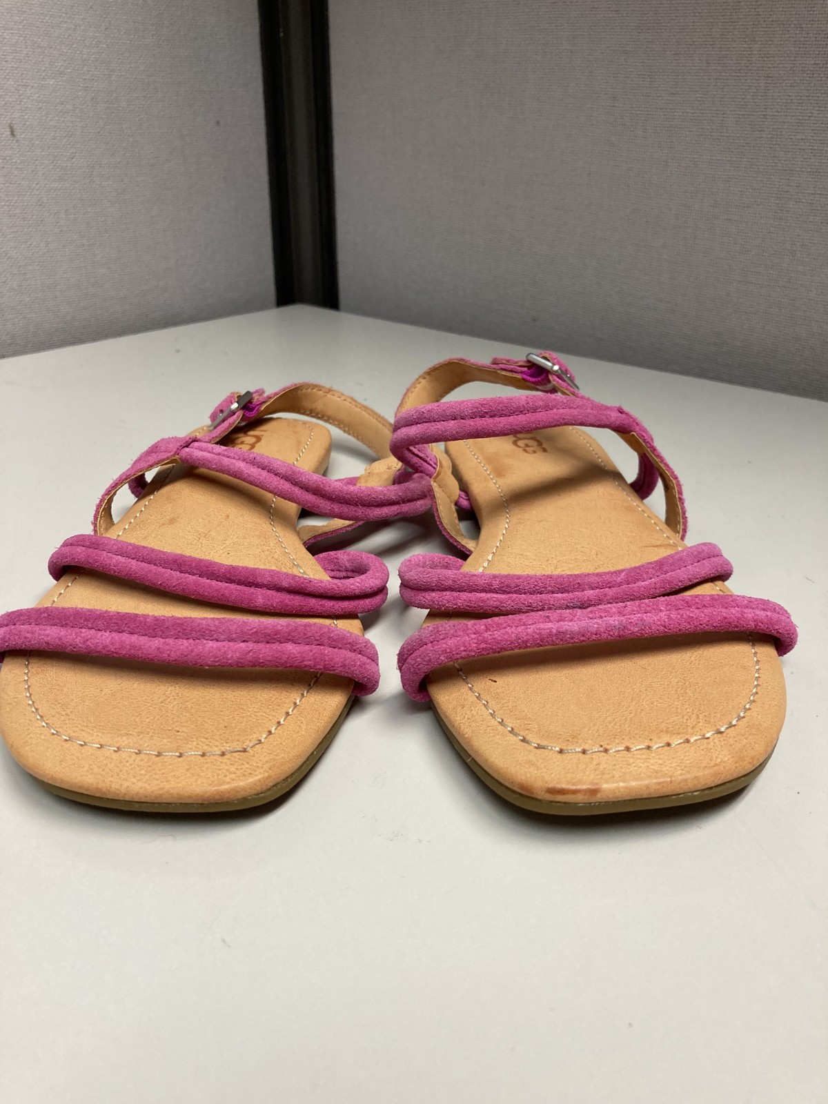 UGG Women’s Fuschia Suede Thin Strap Sandal Size 7