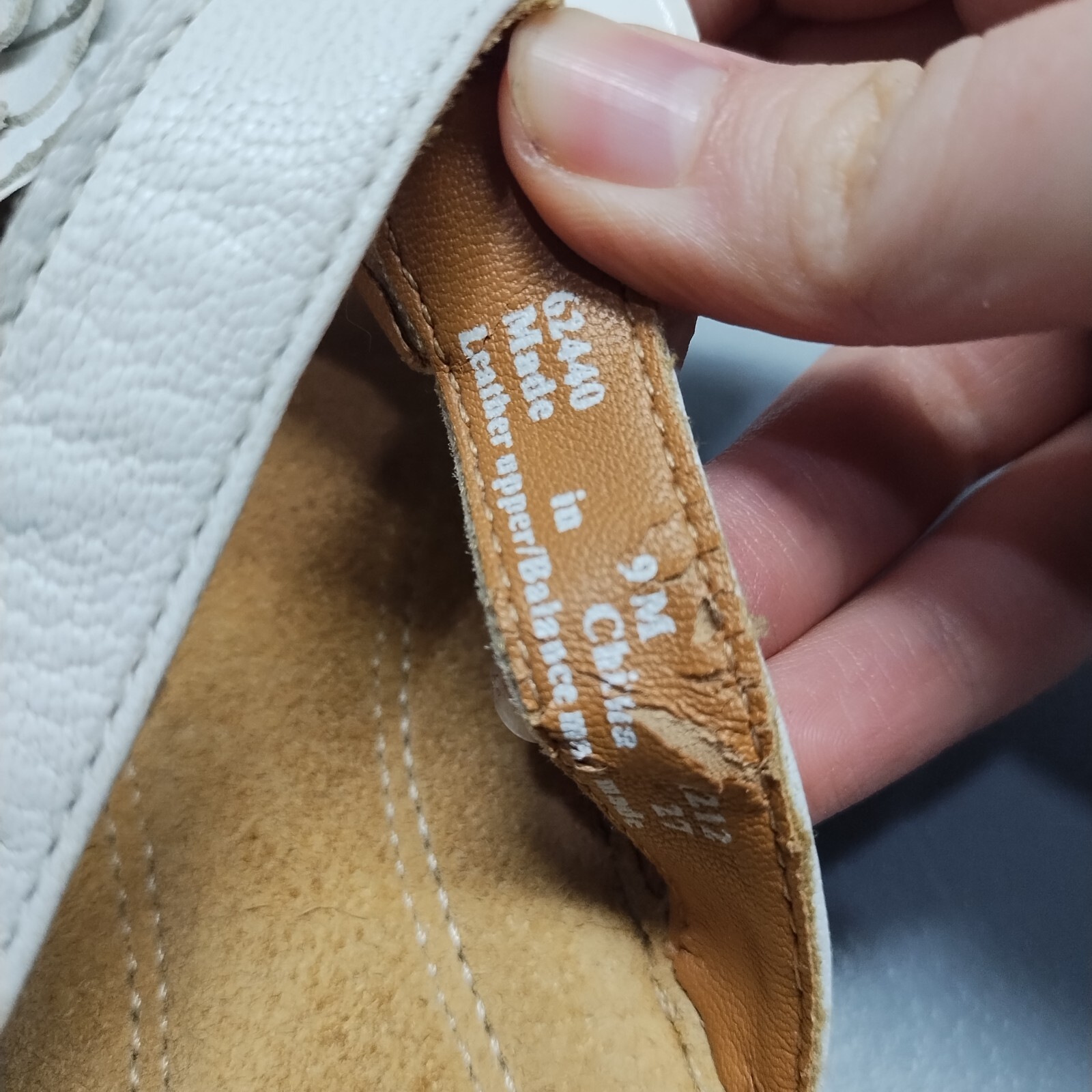 Clarks Artisan Brisk Dahlia Flip Flops Women 9M Tan White Floral Leather Slip On