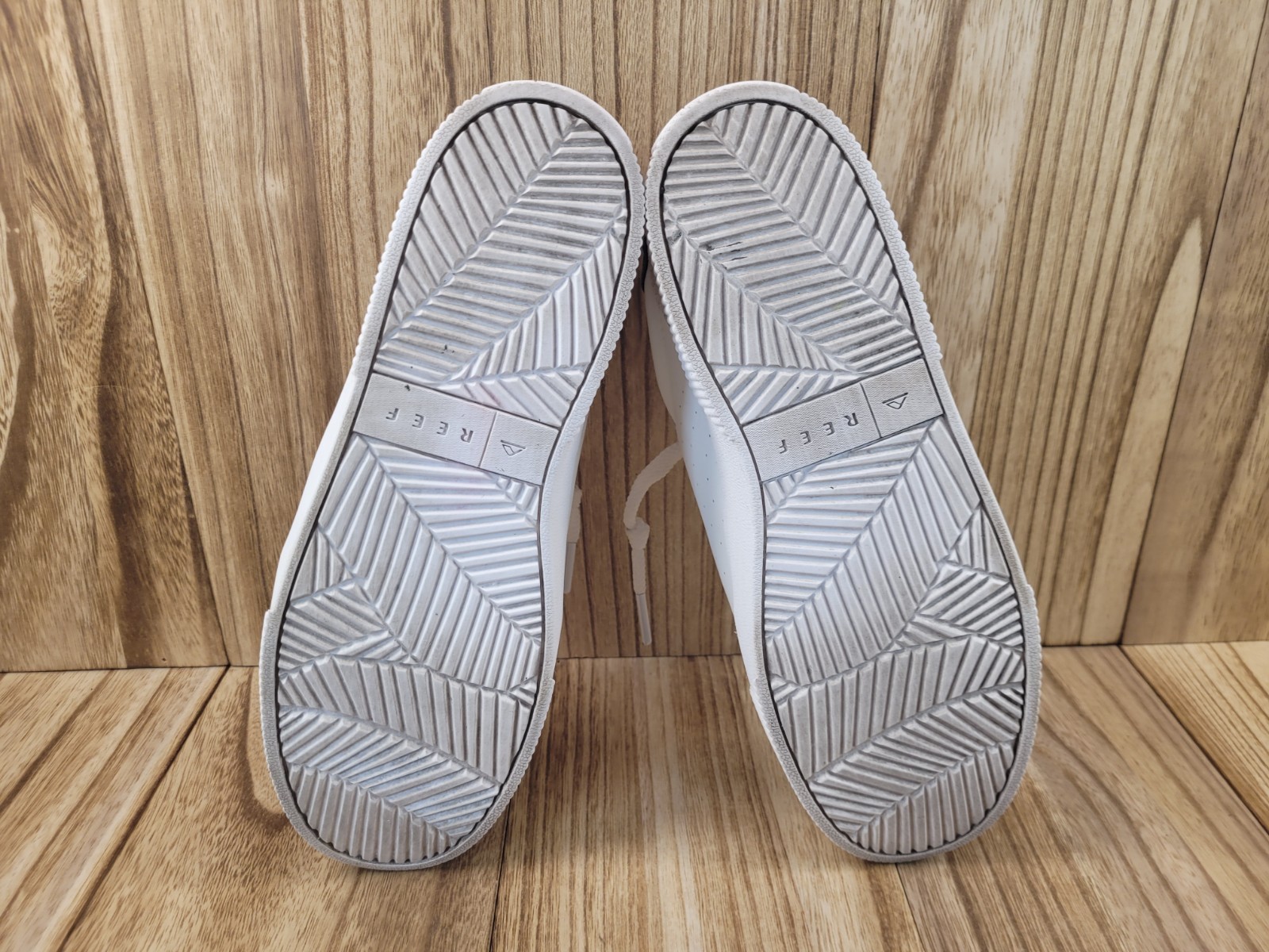 REEF Lay Day Seas White Leather Sneakers Casual Womens 10 Slip On Breathable