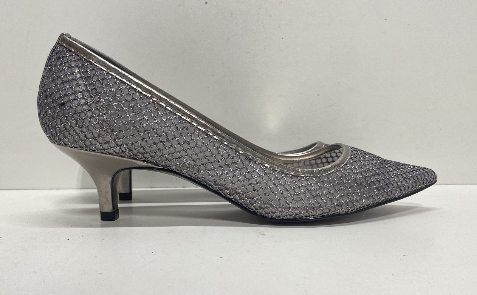 Adrianna Papell Silver Mesh Pointed Toe Kitten Heel Pumps Women’s Size 8.5