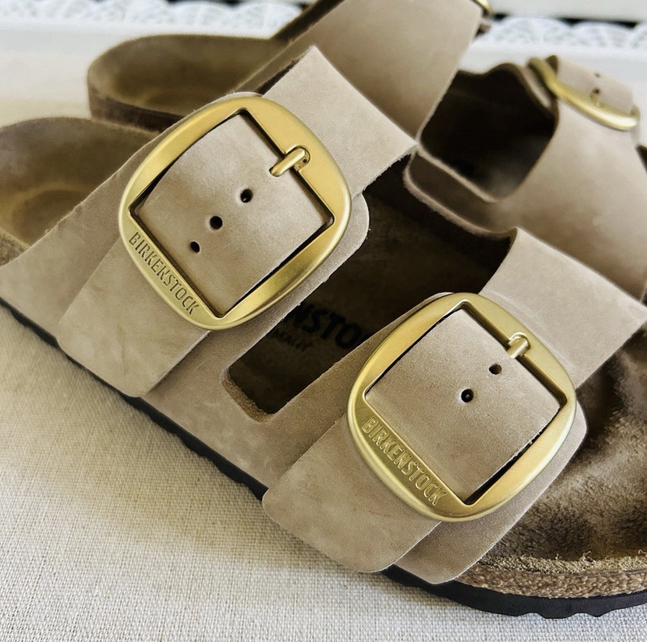 Birkenstock Arizona sandals Gold Big Buckle Sandcastle Nubuck size 39 Excellent