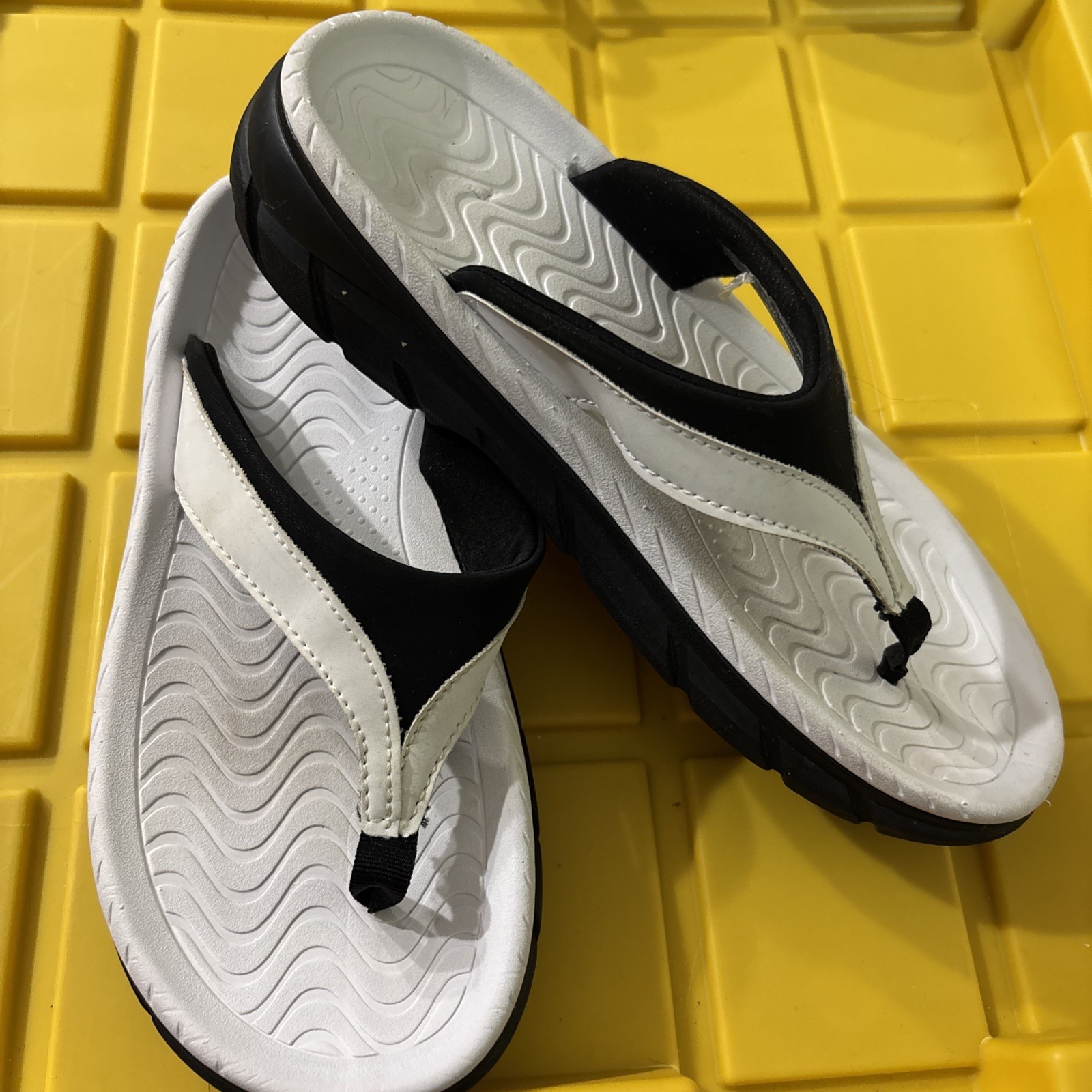 Avia Women’s Size 9 White & Black Hightail Thong Flip-Flops Sandals