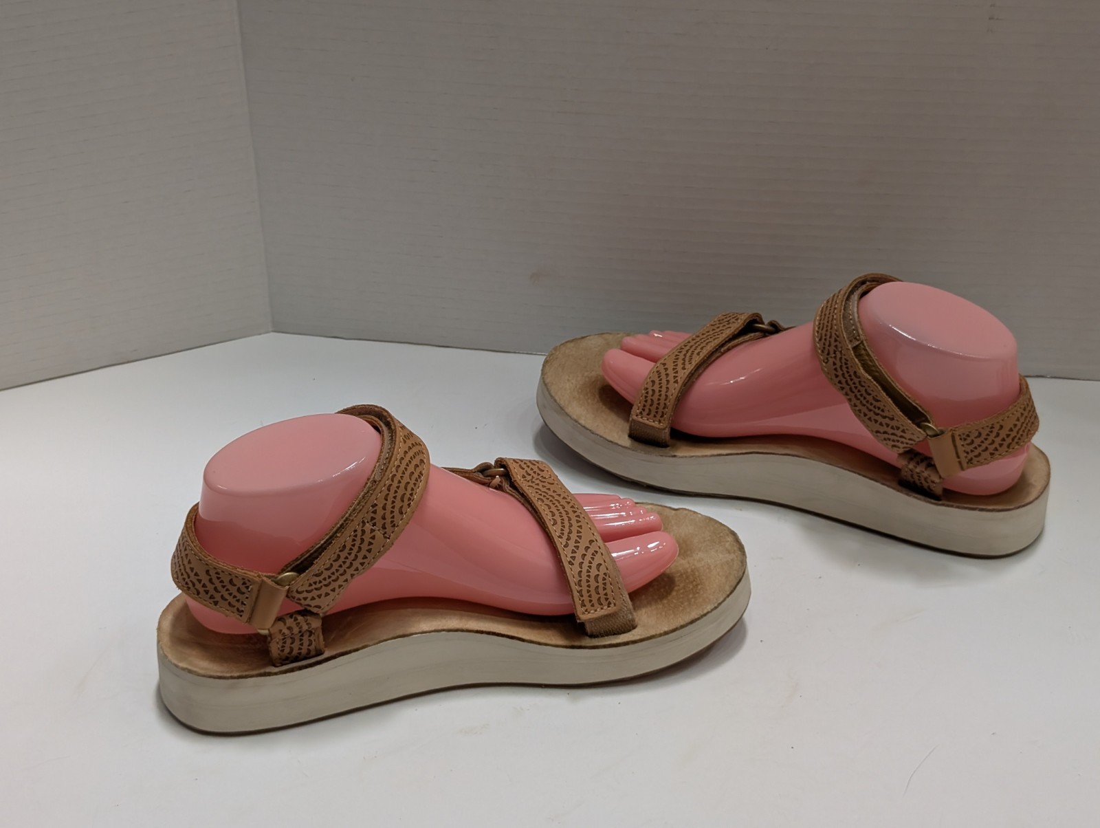 Teva Women’s 9 Midform Leather Sandals Universal Open Toe Tan D1