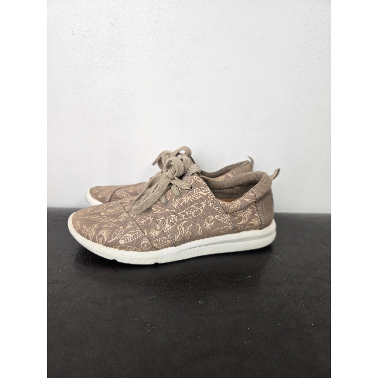 Toms Del Rey Gold Metallic Feathers Walking Shoe
