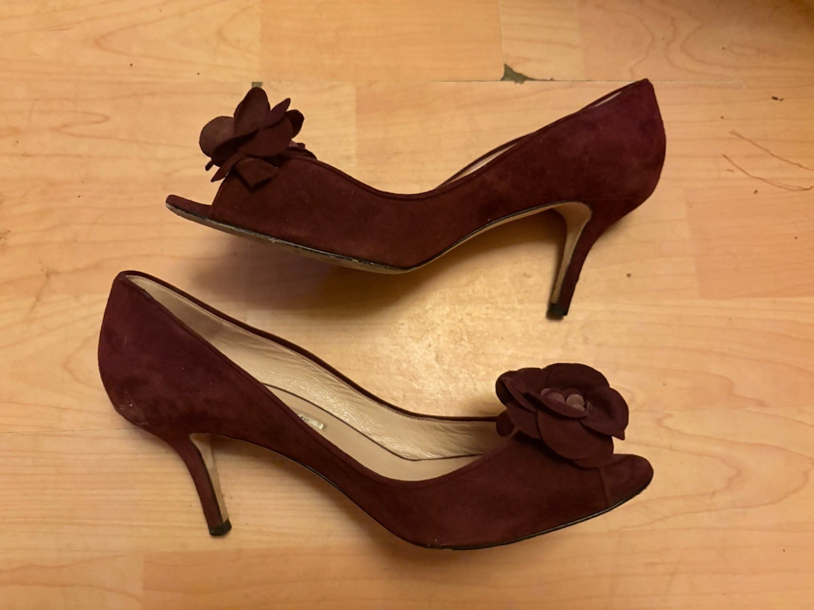 OSCAR DE LA RENTA burgundy Red Suede Peep Toe Pumps Sz 7 Or 37.5 Roses Heels 3”