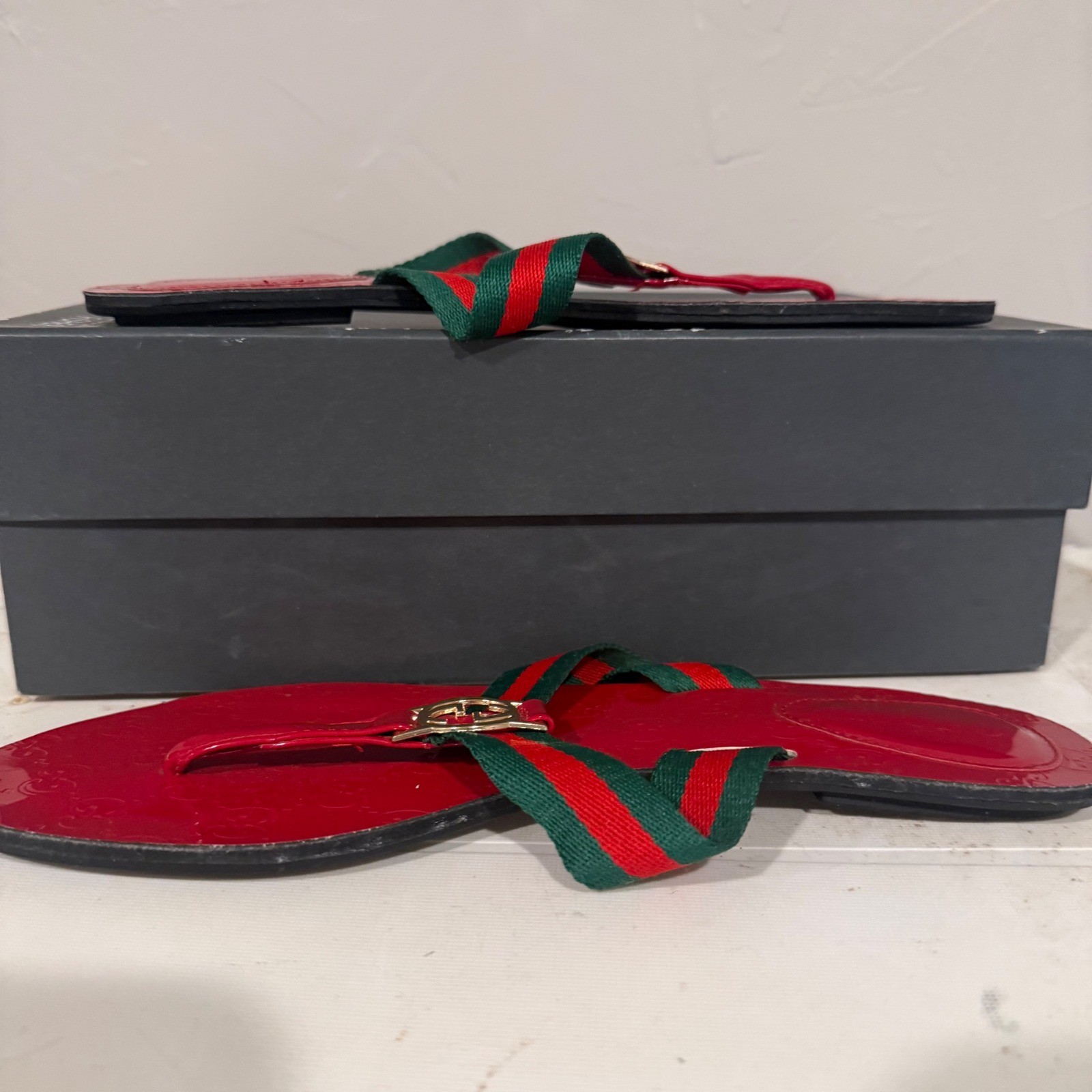 Gucci Thong Sandals Womens 42 Red Green Web Interlocking G Patent Good Authentic