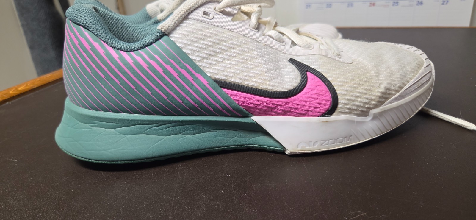 Nike Court Air Zoom Vapor Pro 2 Womens 9 White Pink Green Lace Up Tennis Shoes