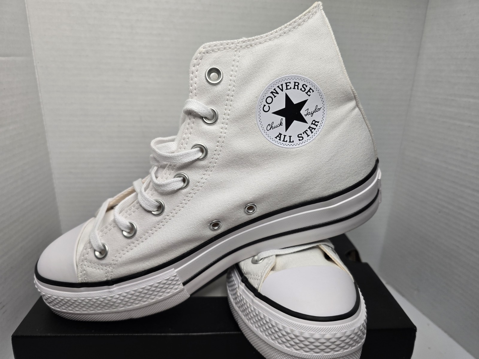 New Converse Chuck Taylor All Star Lift Hi Canvas Shoes (560846F) – White Size 9