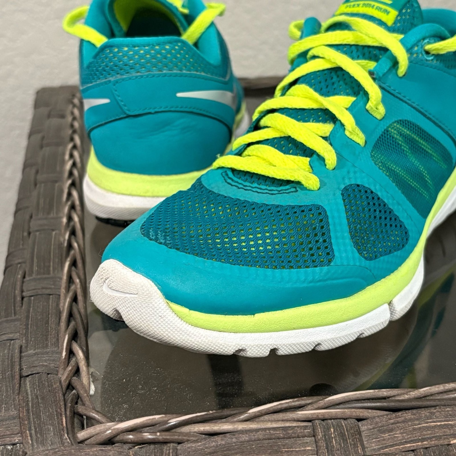 Nike Flex 2014 Run Women’s Running Shoes Teal and Neon Yellow size 8