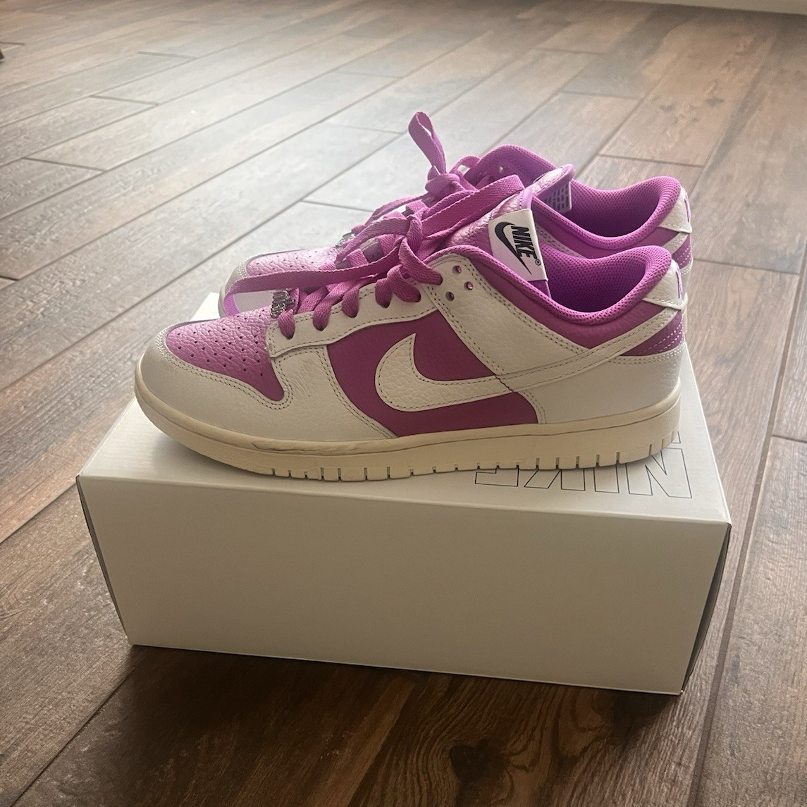 Nike By Michael Pink/White Low Top Leather Lace-Up Cushioned Sneakers MICHAEL