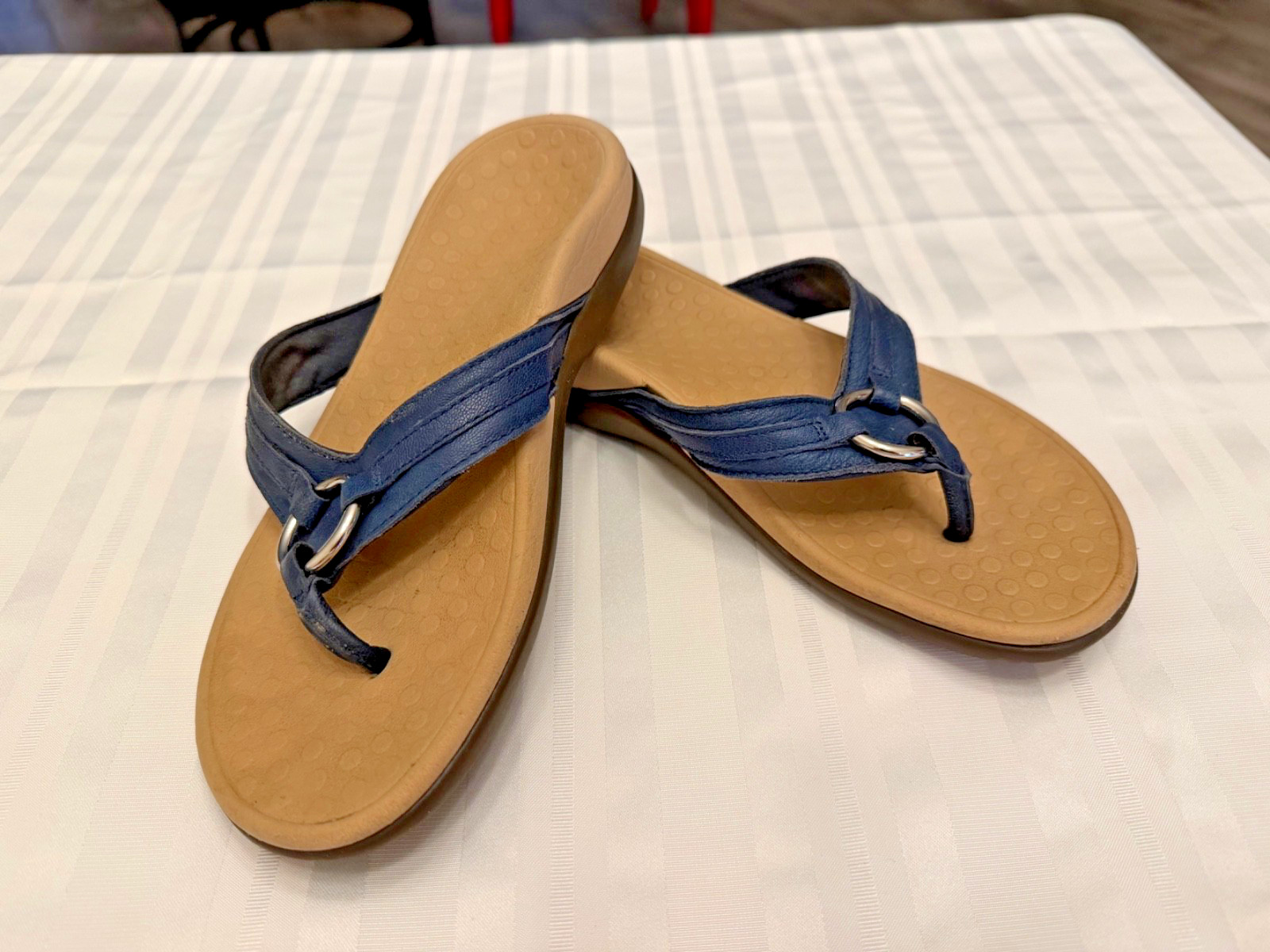 VIONIC – Women’s Tide Aloe Flip Flop Sandal Thong – Navy Blue – Size 6