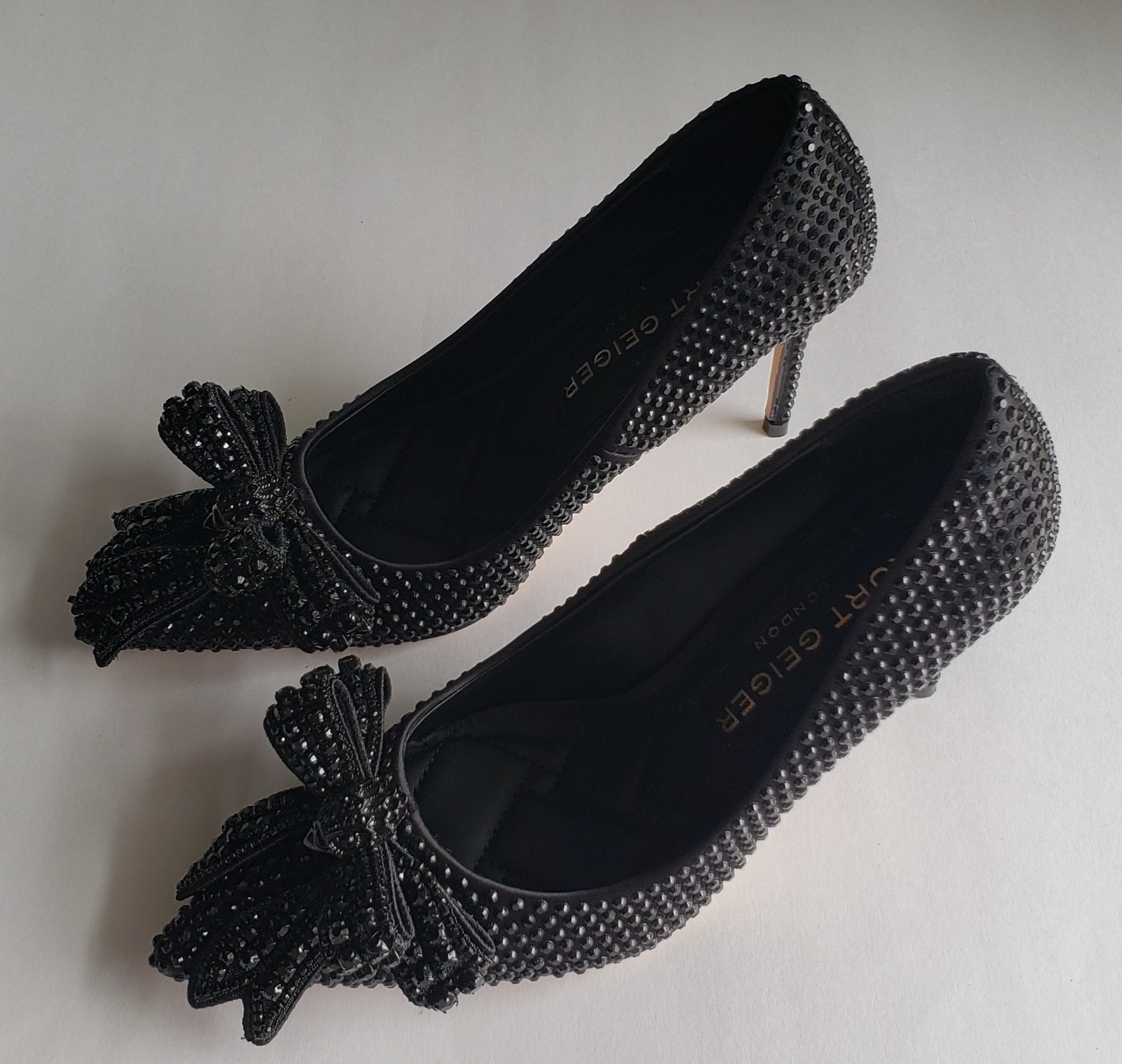 KURT GEIGER LONDON BELGRAVIA BLACK CRYSTAL RHINESTONE EAGLE BOW PUMPS US 6 NIB