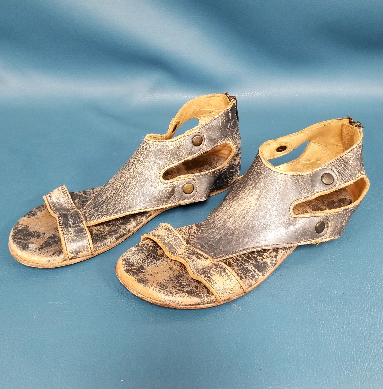 Bed Stu Gray & Brown Distressed Leather Size 8 Flat Zip Sandals