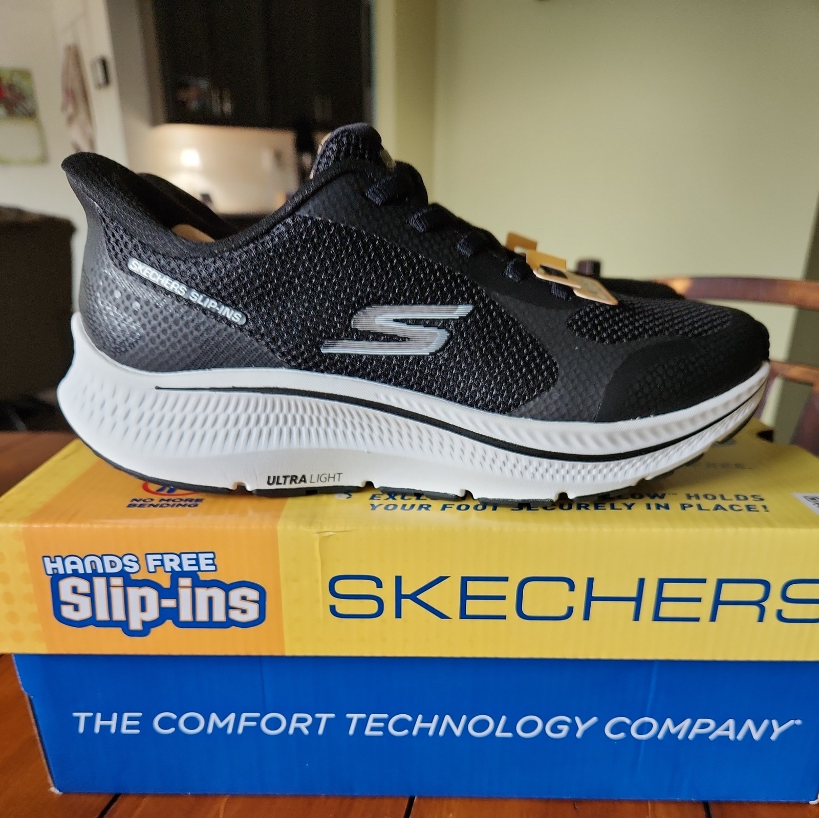 Skechers Slip-ins GO RUN Consistent 2.0 Women’s Size 7 Brand New