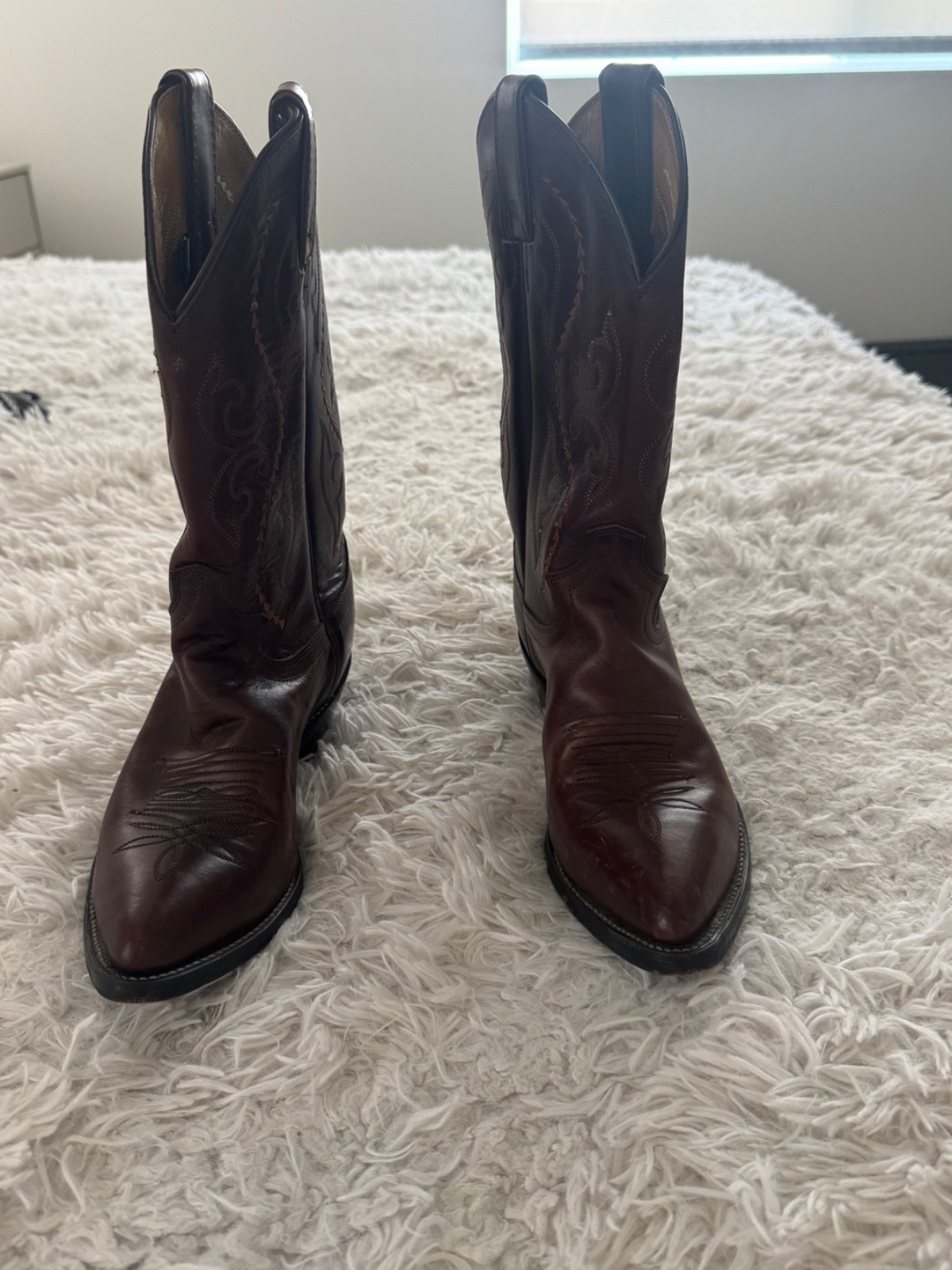 Woman’s brown leather cowboy boots size 7