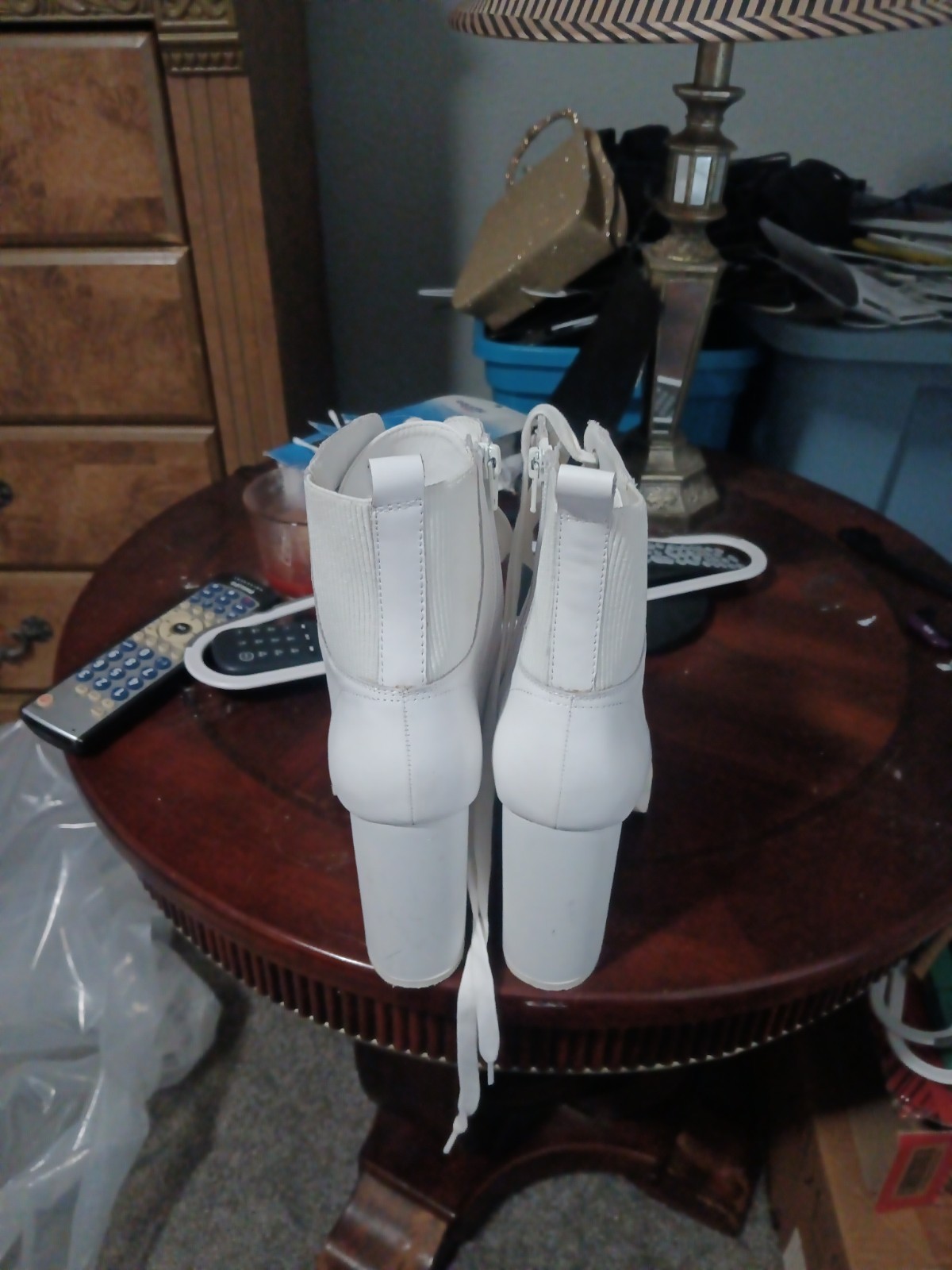 Women NWOT «Steve Madden» white 4”heel, pointed to lace/zip boots. Size 9M
