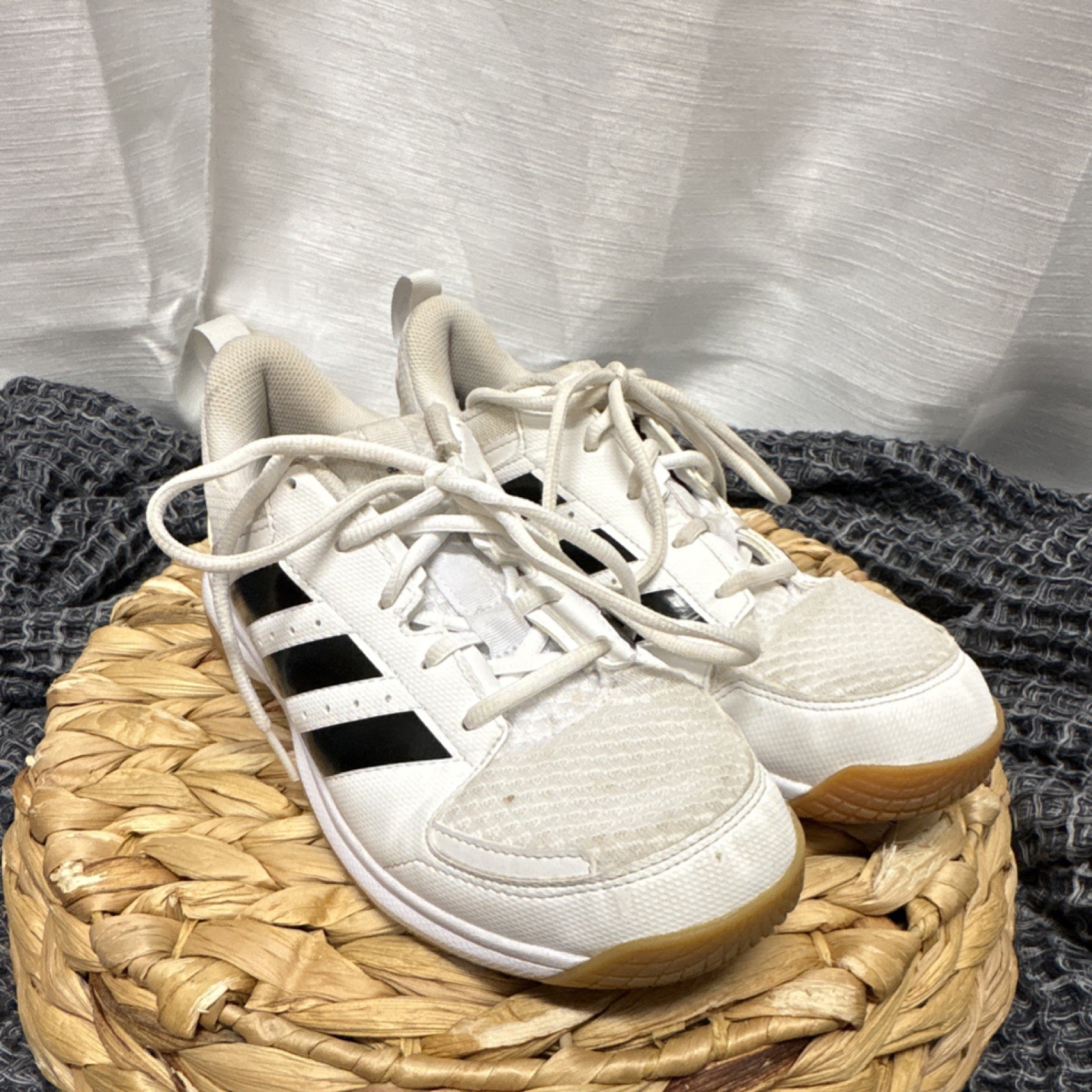 Adidas women’s volleyball shoes White Black Gum Lace Up Low Top Rubber size 7.5