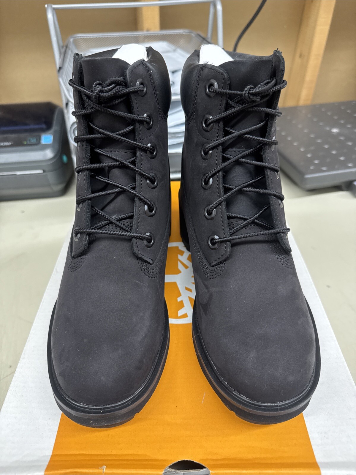PICK SIZE – Timberland Women’s Kinsley BLACK Nubuck 6 Inch Waterproof Boot