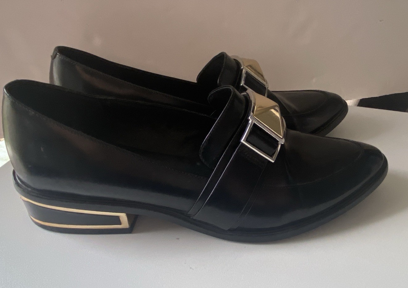 Rachel Zoe Semi Pointed Toe Loafers With Gold Detail & Block Heels Size 9M