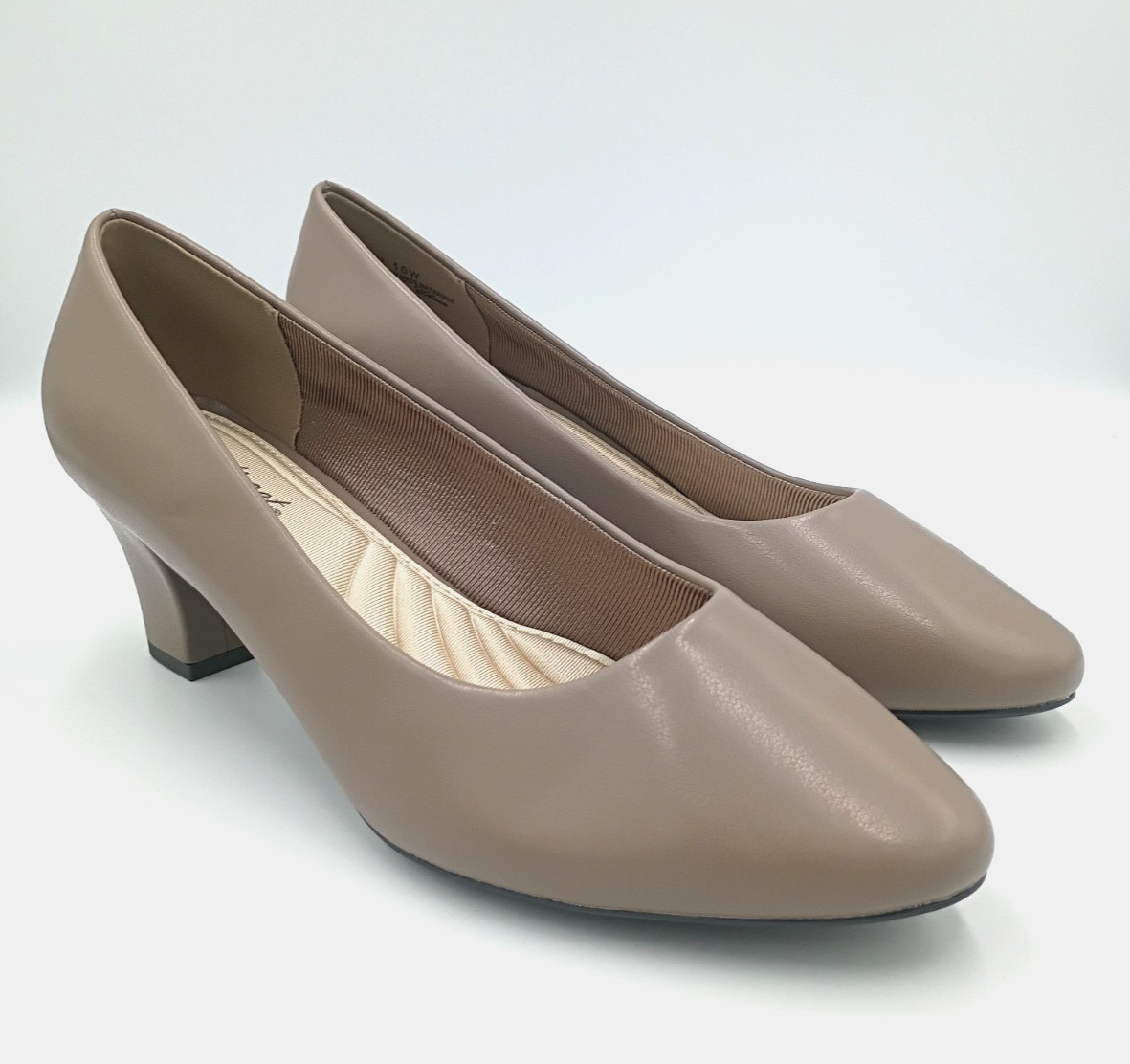 Easy Street Ballari Low Block Heel Pumps Dress Shoes Taupe Womens Size 10 W NEW