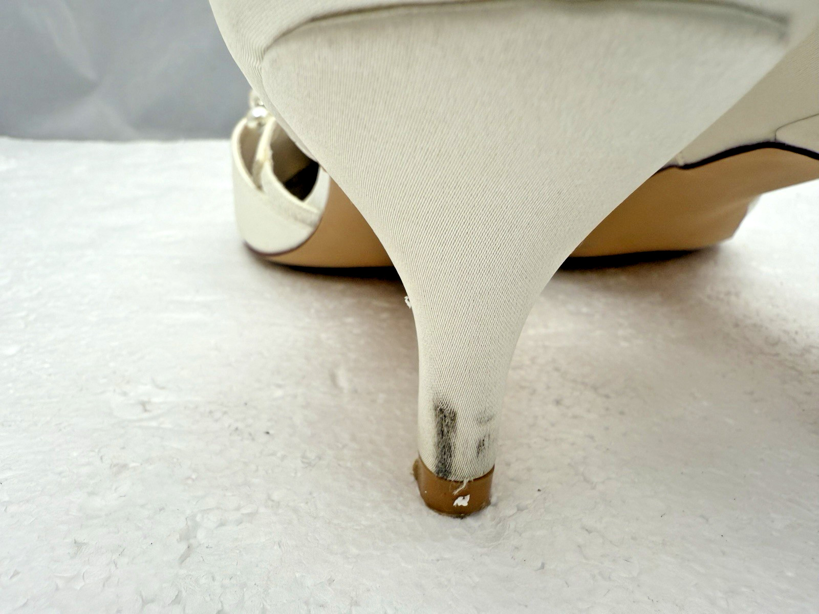 Off White Light Ivory Satin Pearl Pointed Toe 2.3″ Heel Shoes Women 38 7.5 / 8
