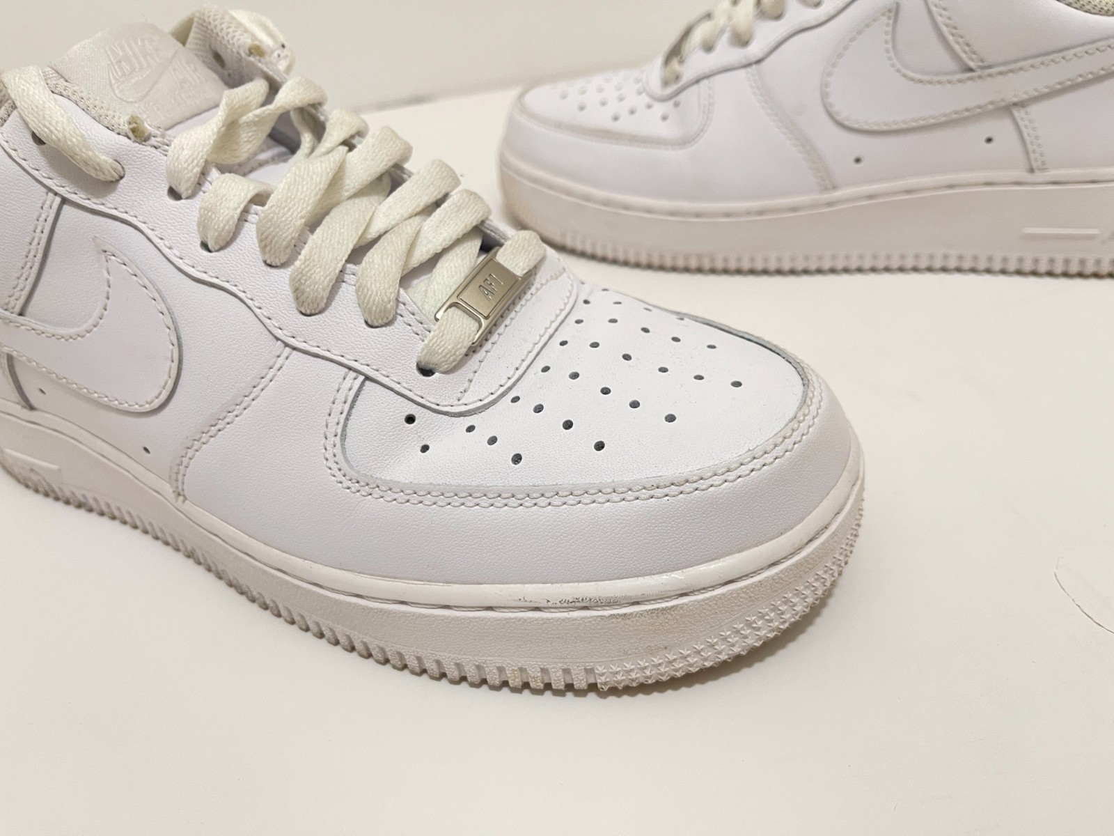 EUC Nike Air Force 1 Low 2022 triple White DD8959-100 Womens 9.5 /Mens 8 casual