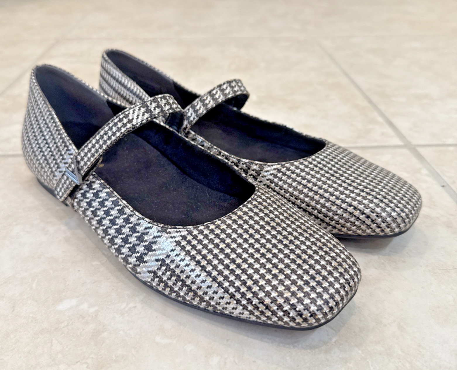 VIONIC Alameda Mary Jane Leather Cushion Arch Size 7.5M Black Houndstooth Flats